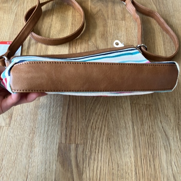 Relic striped multicolor crossbody bag 11”width x 7” high - Picture 9 of 14